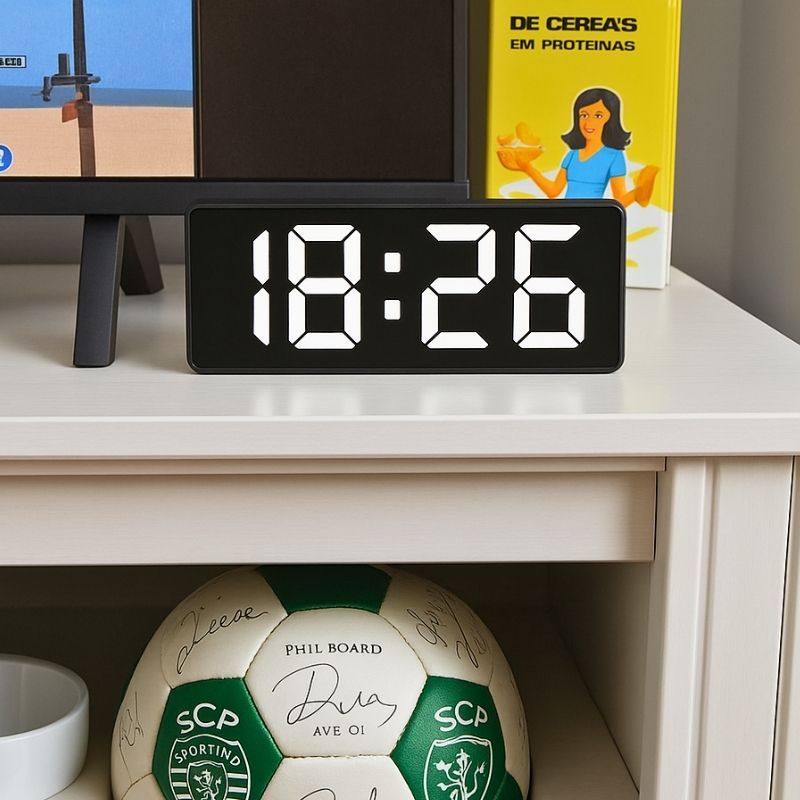 Réveil numérique à grand écran LED blanc – Design épuré et moderne