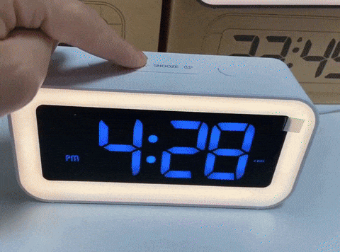 Réveil digital multicolore avec date et température – Top Réveil
